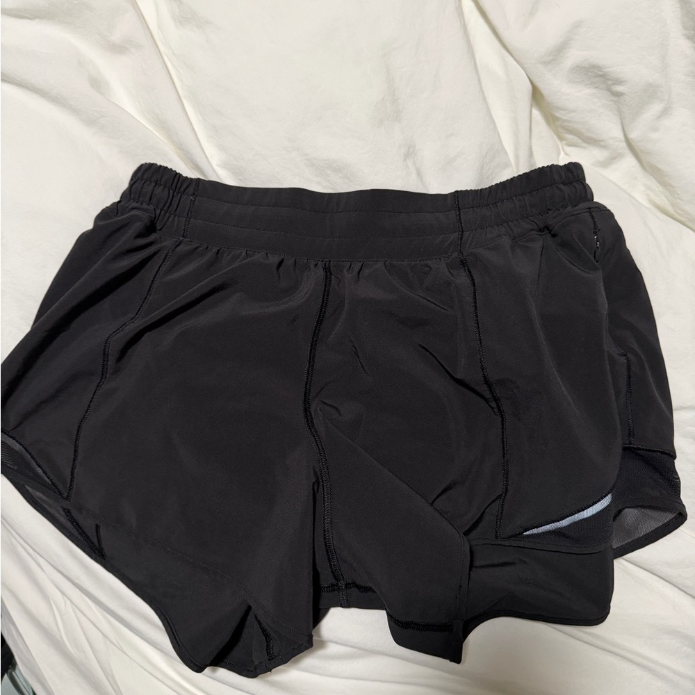 Lululemon hotty hot 4 in